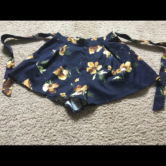 Floral Allegra K shorts - Picture 1 of 4